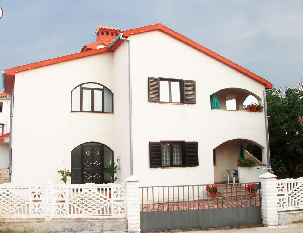 Apartments Porec Istria By Nina Экстерьер фото
